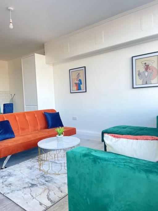 1 Bedroom Apartment - Flitwick - Contractor Friendly - Tourist Ready - Full Kitchen - Wifi - Smart Tv - Sofa Bed - Free Parking - Ideal For Short Or Long Stays Exterior foto